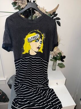 Blondie Graphic Maxi Dress - Black with Yellow Pop